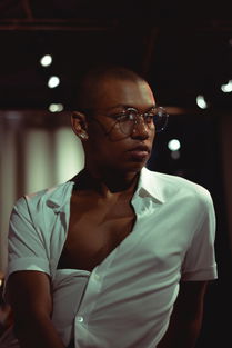 CNBC财经节目主持人Jim,财经2主持人男